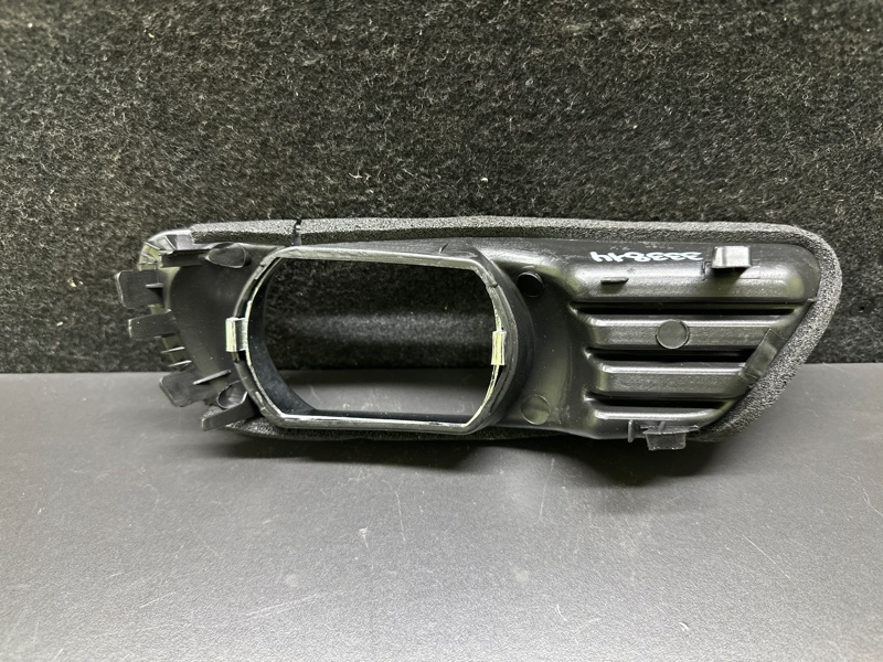 Накладка противотуманной фары правая TOYOTA CAMRY 40 06-11