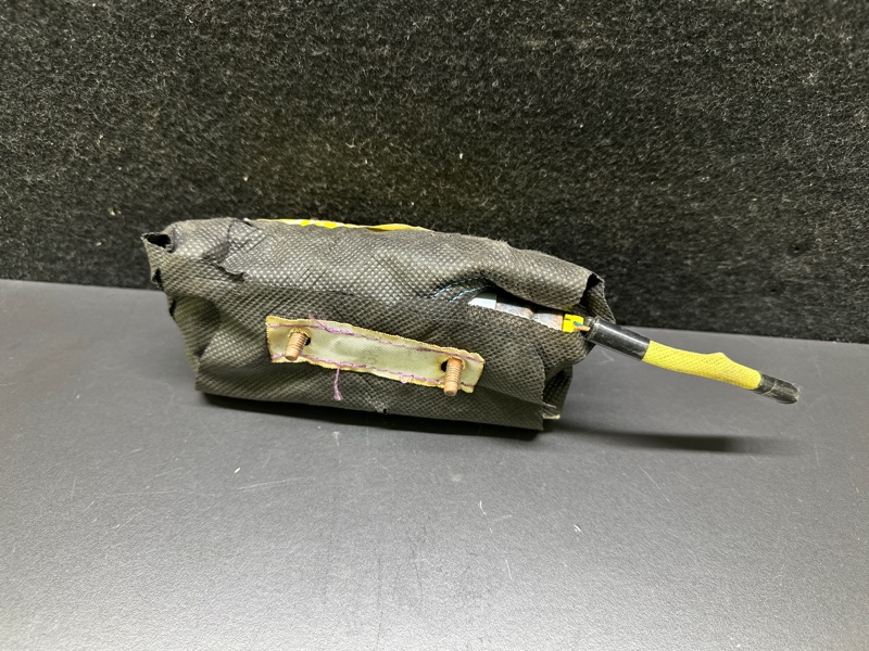 Подушка безопасности в сиденье передняя правая TOYOTA SIENNA 11-16 3.5 2GR-FE Подушка безопасности в сиденье передняя правая TOYOTA SIENNA 11-16 3.5 2GR-FE