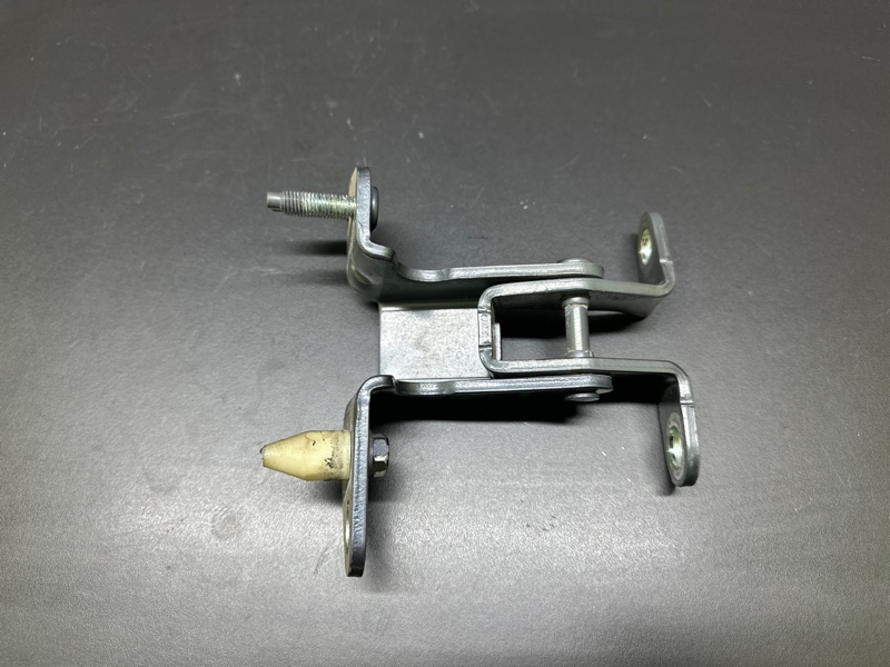 Петля двери багажника ECOSPORT 18-22 2021 1.0 L EcoBoost (Fox) turbo