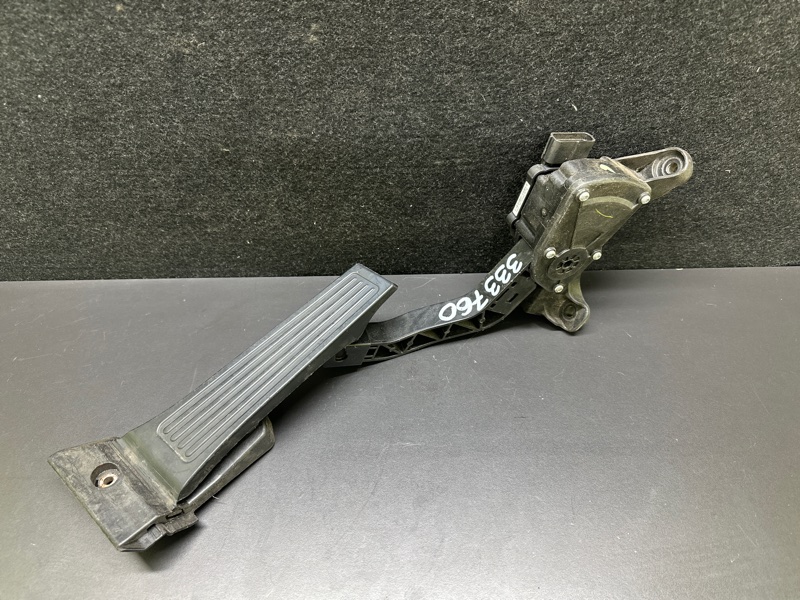 Педаль газа HYUNDAI SONATA YF 10-14 32700-3Q110 Б/У