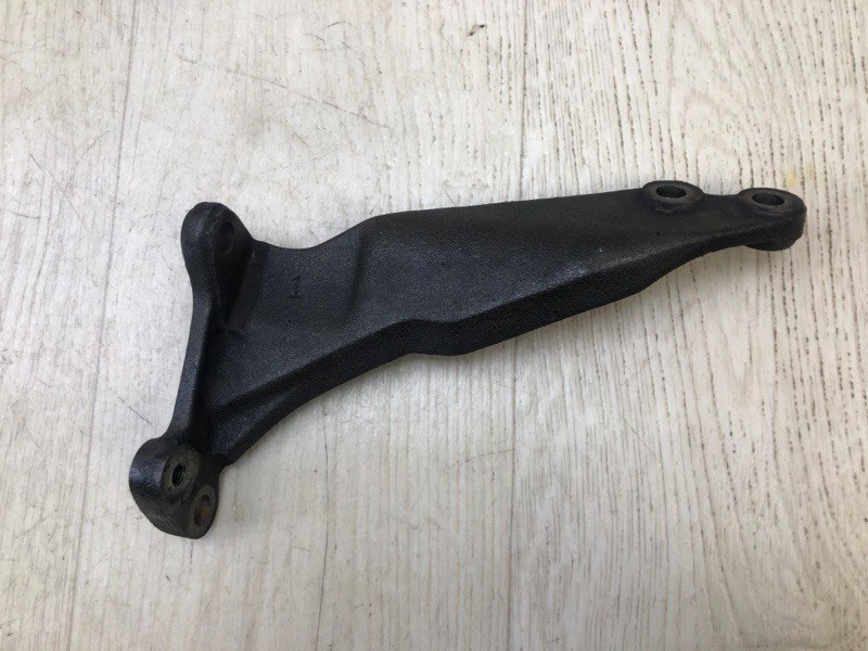 Кронштейн КПП правый SUPRA 86-92 A70 3.0 7M-GE