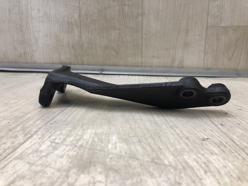 Кронштейн КПП правый SUPRA 86-92 A70 3.0 7M-GE