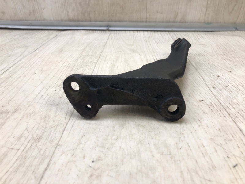 Кронштейн КПП правый SUPRA 86-92 A70 3.0 7M-GE