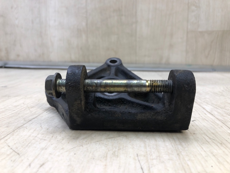 Кронштейн насоса ГУР SUPRA 86-92 A70 3.0 7M-GE