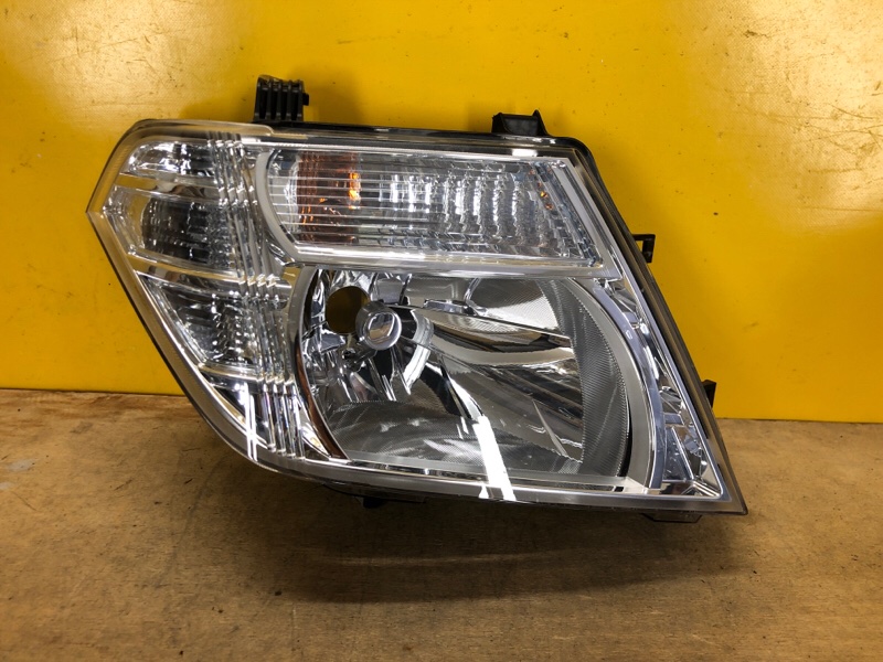 Фара правая NISSAN PATHFINDER R51 04-14 260105X10B Б/У