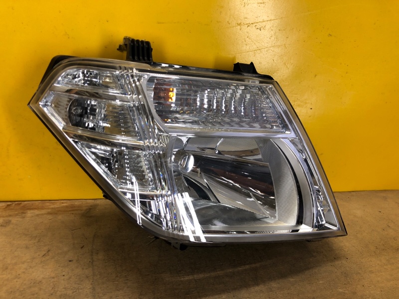 Фара правая NISSAN PATHFINDER R51 04-14