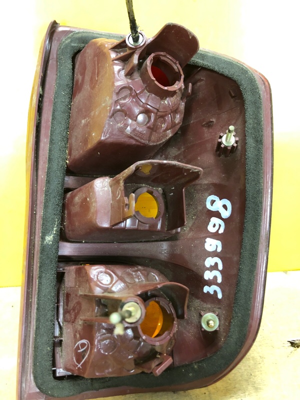 Фонарь наружный левый RAV4 00-05