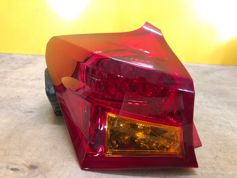 Фонарь наружный левый TOYOTA AURIS 13-18 8156102700 Б/У
