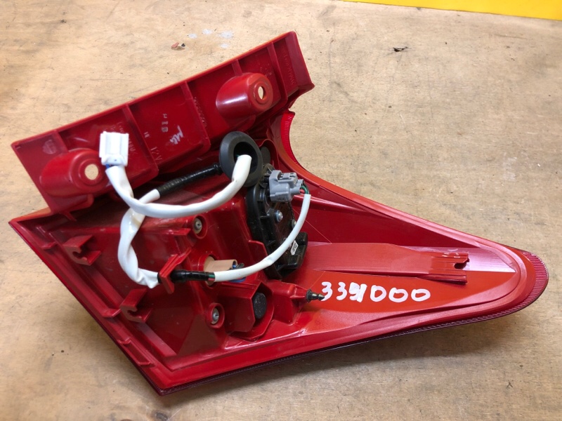 Фонарь наружный левый AURIS 13-18