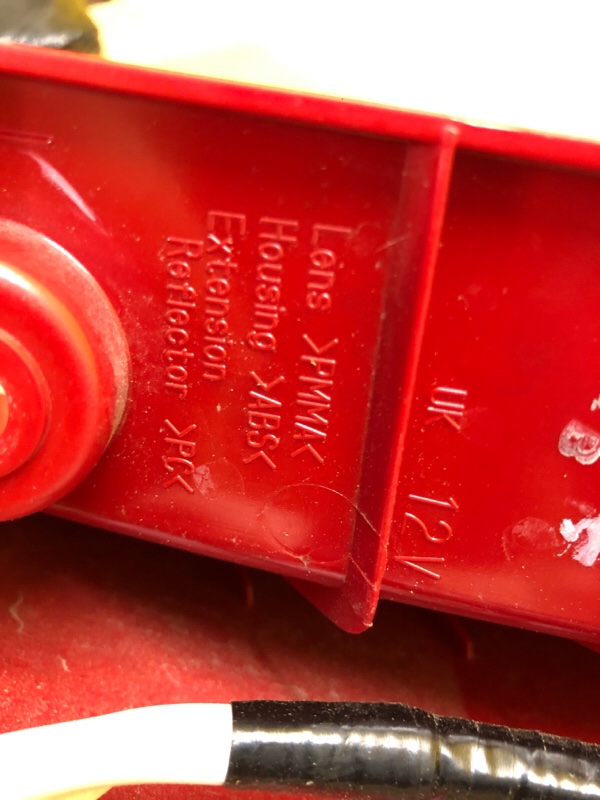 Фонарь наружный левый AURIS 13-18