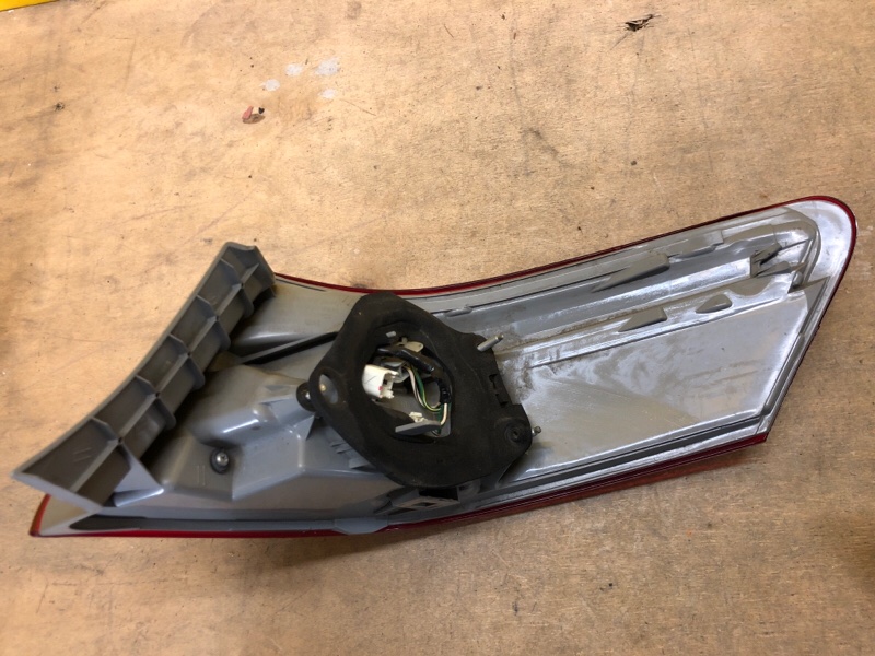 Фонарь наружный левый CAMRY 40 06-11 Фонарь наружный левый CAMRY 40 06-11