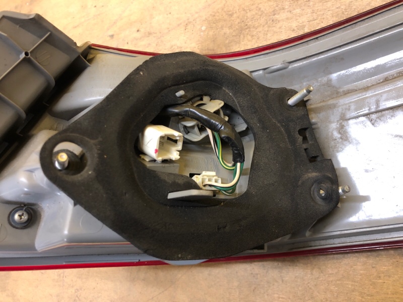 Фонарь наружный левый CAMRY 40 06-11 Фонарь наружный левый CAMRY 40 06-11