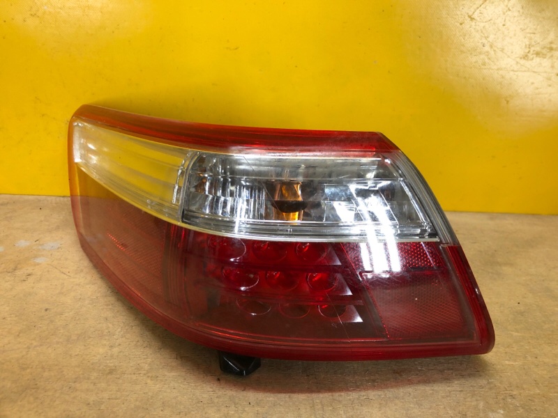 Запчасть фонарь наружный левый TOYOTA CAMRY 40 06-11 Б/У Фонарь наружный левый TOYOTA CAMRY 40 06-11 Б/У