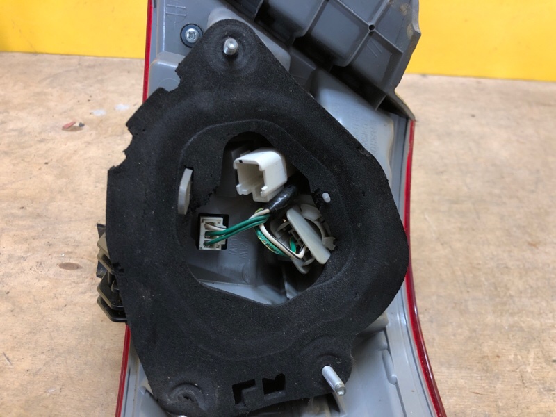 Фонарь наружный левый CAMRY 40 06-11 Фонарь наружный левый CAMRY 40 06-11