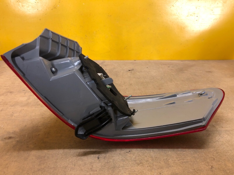 Фонарь наружный левый CAMRY 40 06-11 Фонарь наружный левый CAMRY 40 06-11