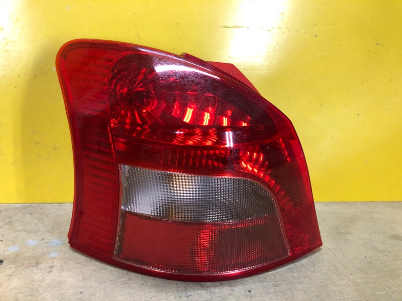 Фонарь наружный левый TOYOTA YARIS 05–11