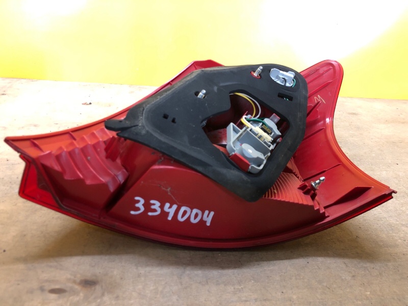 Фонарь наружный левый YARIS 05–11