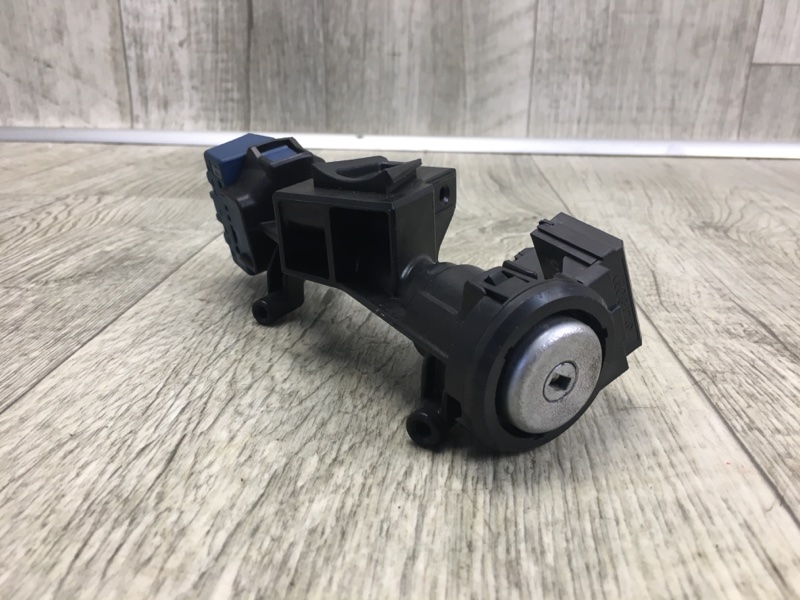 Запчасть замок зажигания FORD FOCUS 10-18 2015 CB8 2.0 XQDA BV6Z-3511-B Б/У Замок зажигания FORD FOCUS 10-18 2015 CB8 2.0 XQDA BV6Z-3511-B Б/У