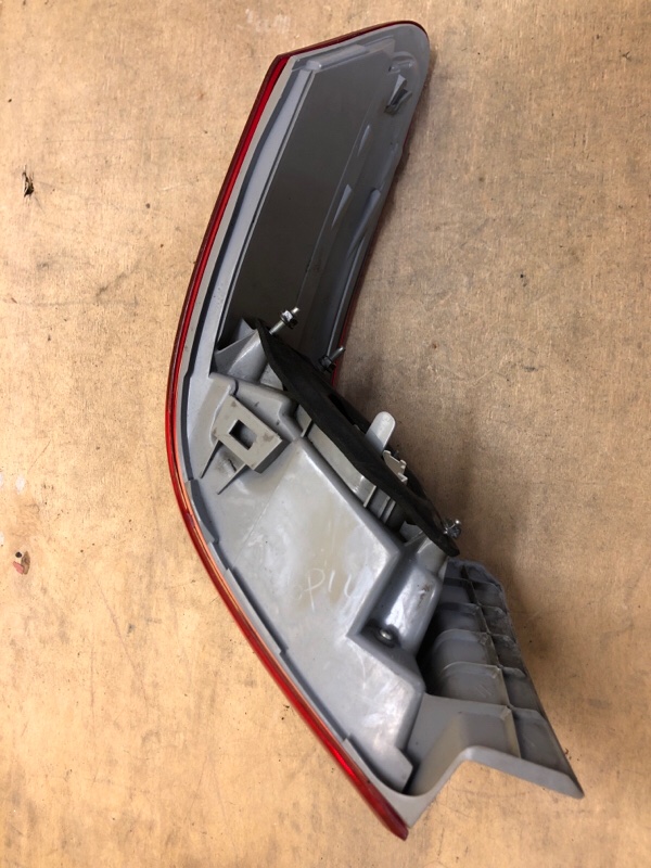 Фонарь наружный правый CAMRY 40 06-11 Фонарь наружный правый CAMRY 40 06-11