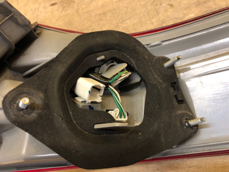 Фонарь наружный левый CAMRY 40 06-11 Фонарь наружный левый CAMRY 40 06-11