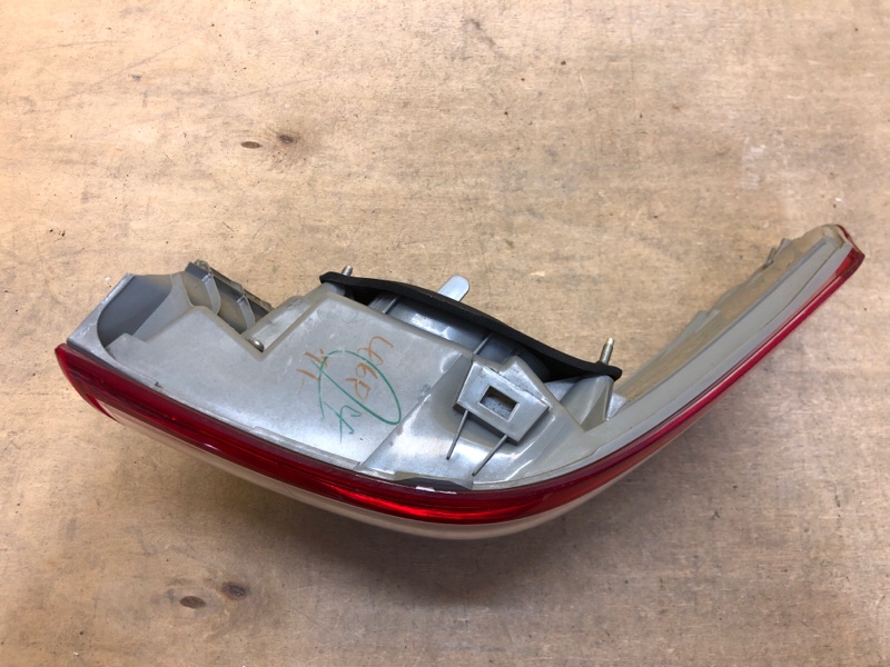 Фонарь наружный левый CAMRY 40 06-11 Фонарь наружный левый CAMRY 40 06-11