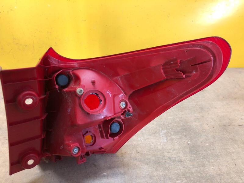 Фонарь наружный левый AURIS 13-18