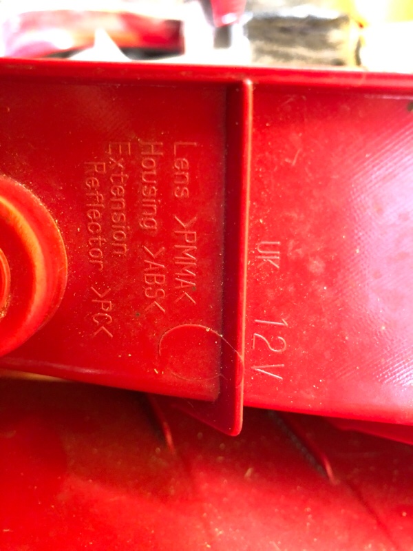 Фонарь наружный левый AURIS 13-18