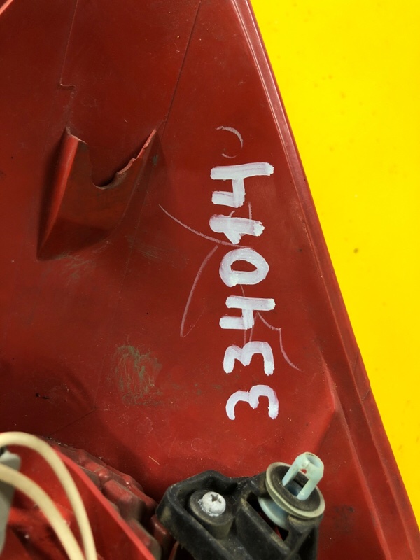 Фонарь наружный правый AURIS 06-12