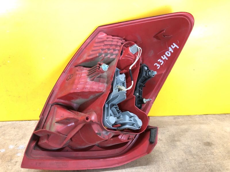 Фонарь наружный правый AURIS 06-12