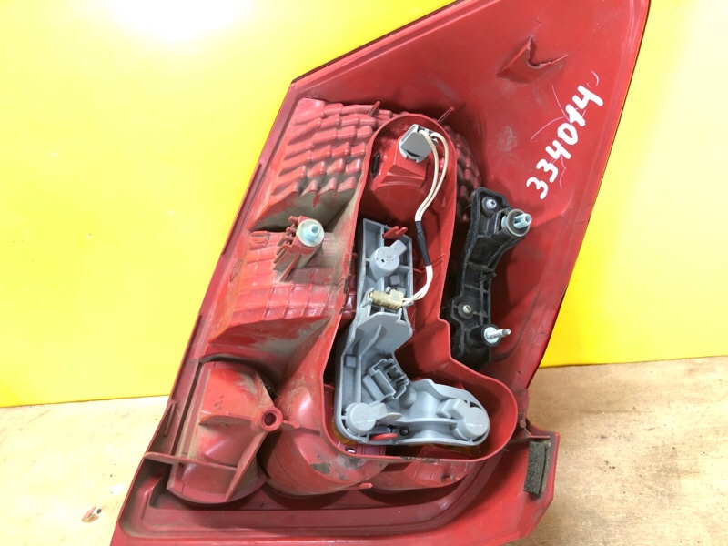 Фонарь наружный правый AURIS 06-12