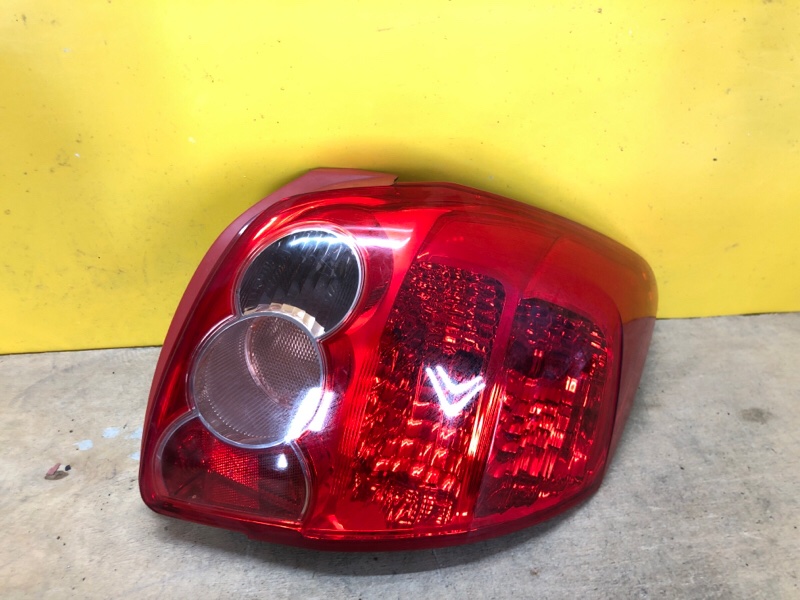 Фонарь наружный правый AURIS 06-12