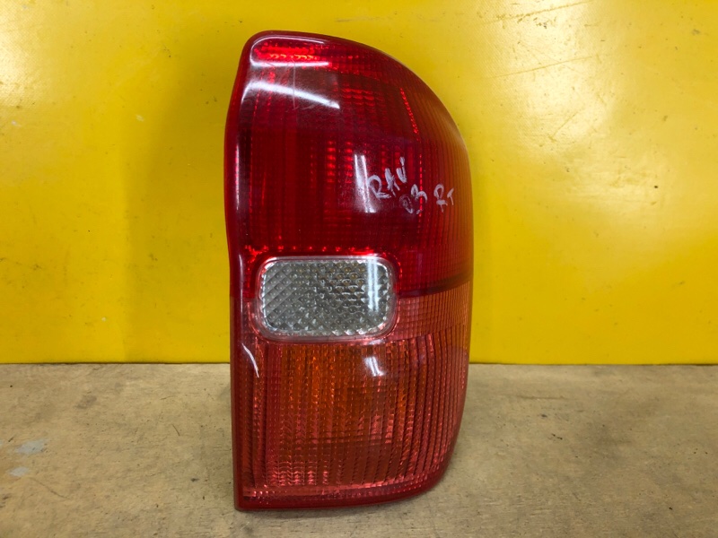 Фонарь наружный правый TOYOTA RAV4 00-05 8155142060 Б/У