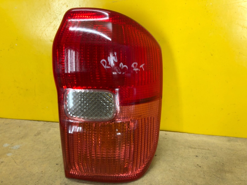 Фонарь наружный правый TOYOTA RAV4 00-05