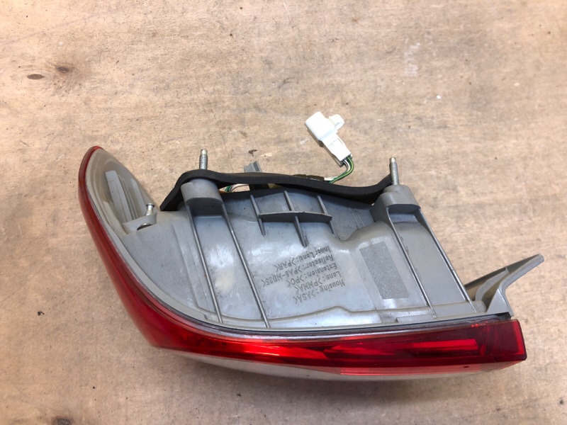 Фонарь наружный правый COROLLA 150 06-13