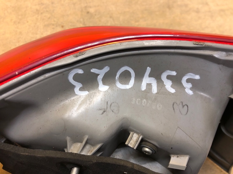 Фонарь наружный правый COROLLA 150 06-13