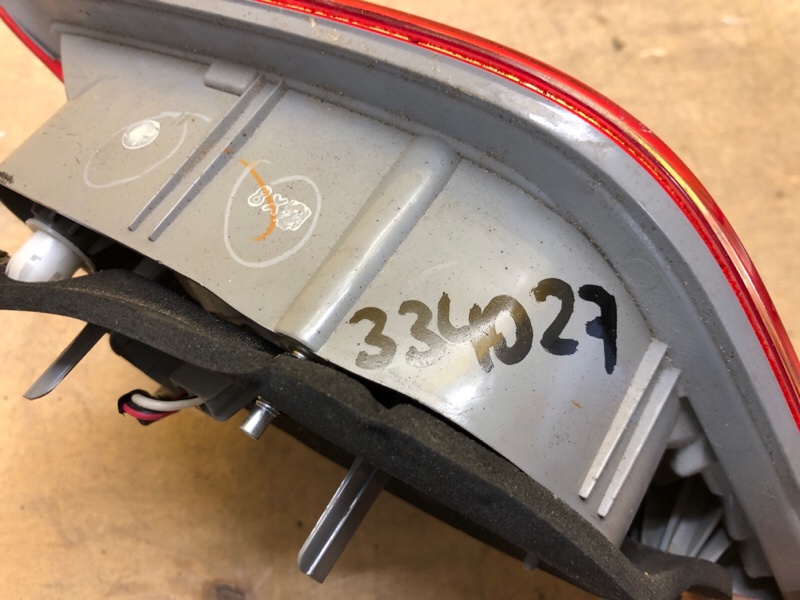 Фонарь внутренний левый CAMRY 40 06-11