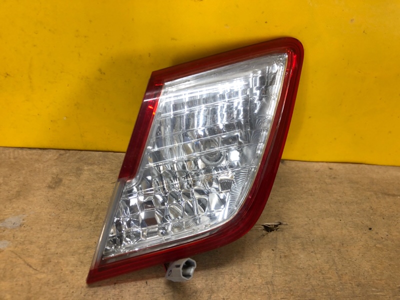 Фонарь внутренний правый TOYOTA CAMRY 40 06-11 8158133140 Б/У