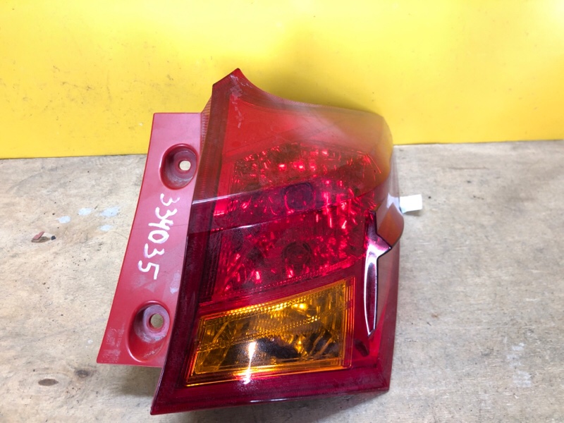 Фонарь наружный правый TOYOTA AURIS 13-18 8155102700 Б/У