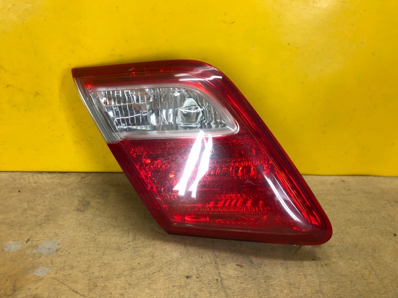 Запчасть фонарь внутренний левый TOYOTA CAMRY 40 06-11 Б/У Фонарь внутренний левый TOYOTA CAMRY 40 06-11 Б/У