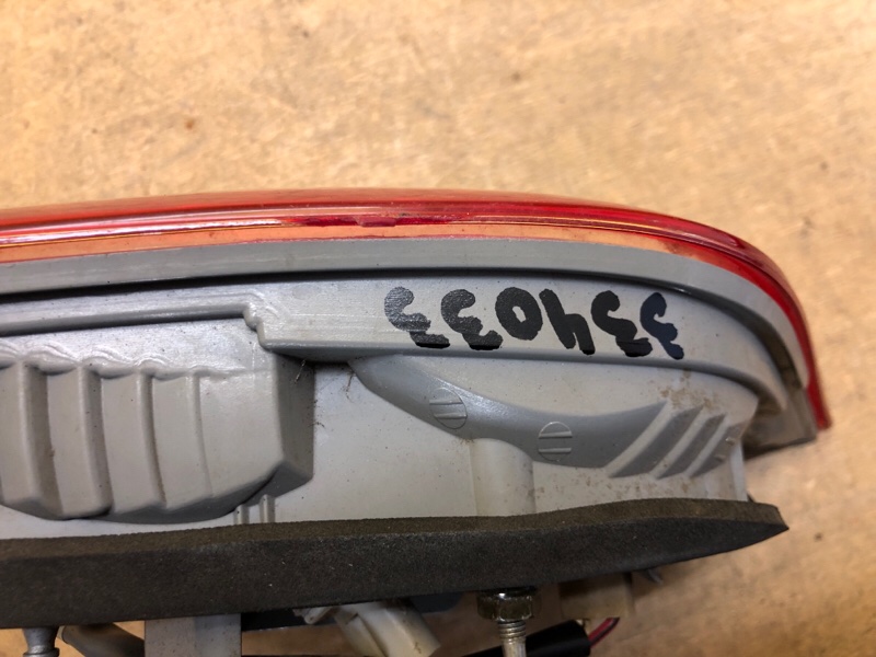 Фонарь внутренний левый CAMRY 40 06-11 Фонарь внутренний левый CAMRY 40 06-11