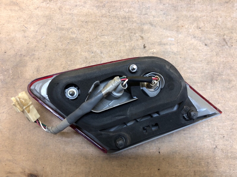 Фонарь внутренний левый TOYOTA CAMRY 40 06-11 Фонарь внутренний левый TOYOTA CAMRY 40 06-11