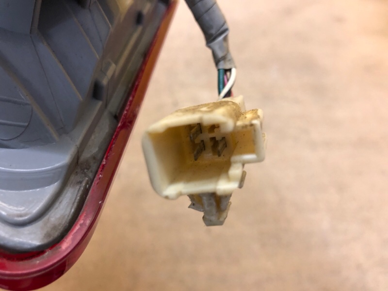 Фонарь внутренний левый CAMRY 40 06-11 Фонарь внутренний левый CAMRY 40 06-11