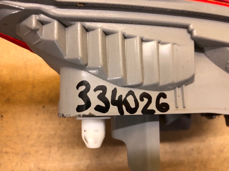 Фонарь внутренний левый CAMRY 40 06-11