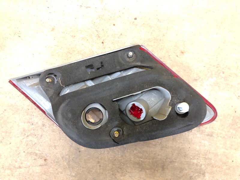 Фонарь внутренний левый TOYOTA CAMRY 40 06-11 Фонарь внутренний левый TOYOTA CAMRY 40 06-11