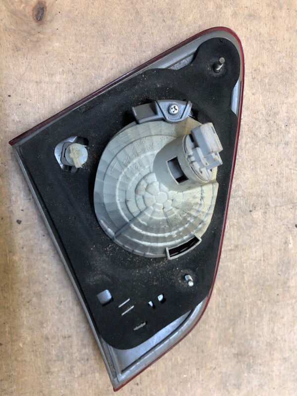 Фонарь внутренний левый TOYOTA COROLLA 150 06-13 Фонарь внутренний левый TOYOTA COROLLA 150 06-13