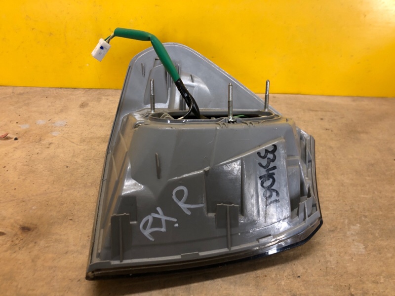 Фонарь наружный правый RX300/330/350/400 03-09