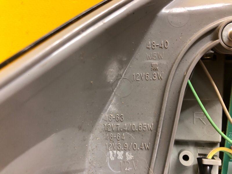 Фонарь наружный правый RX300/330/350/400 03-09