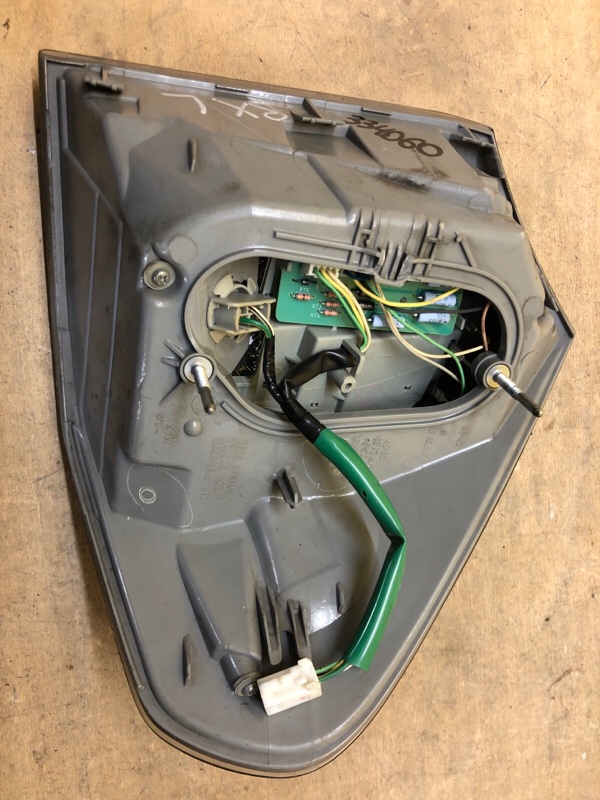 Фонарь наружный левый RX300/330/350/400 03-09