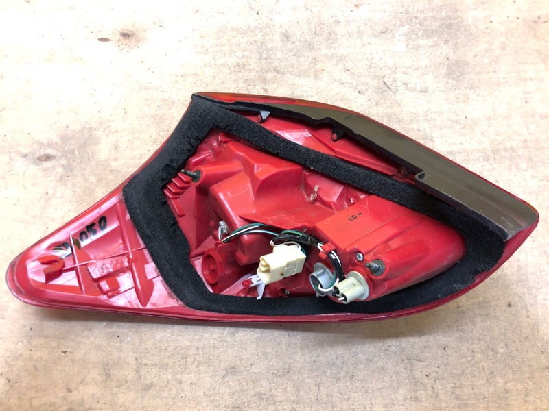 Фонарь наружный правый RAV4 05-12 Фонарь наружный правый RAV4 05-12