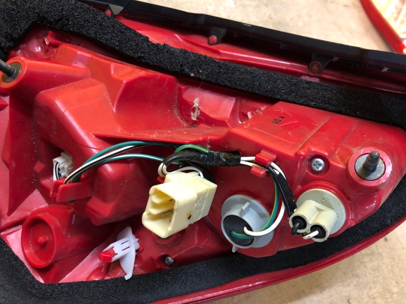 Фонарь наружный правый RAV4 05-12 Фонарь наружный правый RAV4 05-12